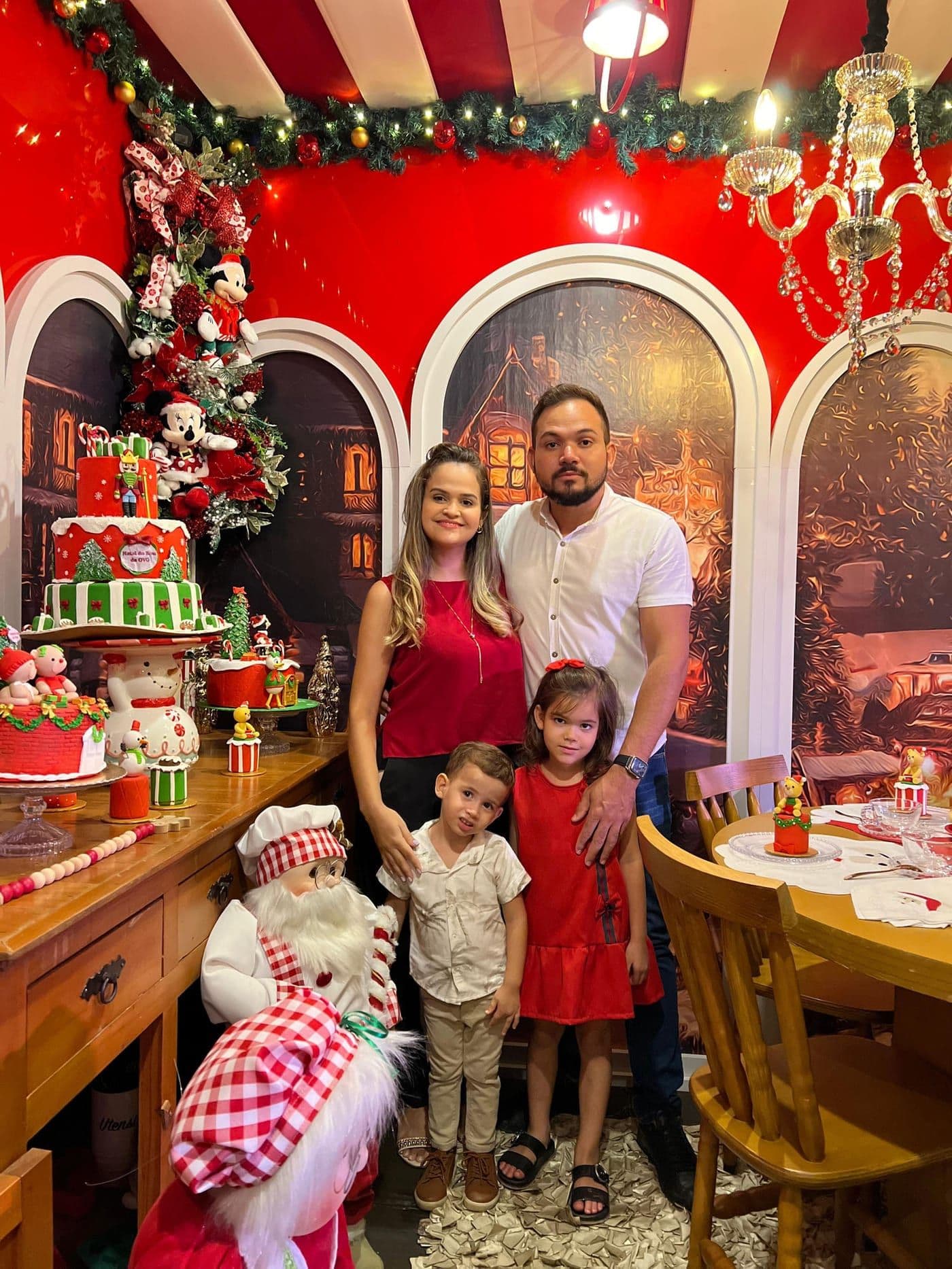Rodrigo Dourado com a família, em Goiânia
